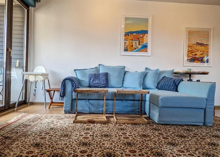 Pastels - 2bd In Trinity With Underground Parking By Flat Mаnager *