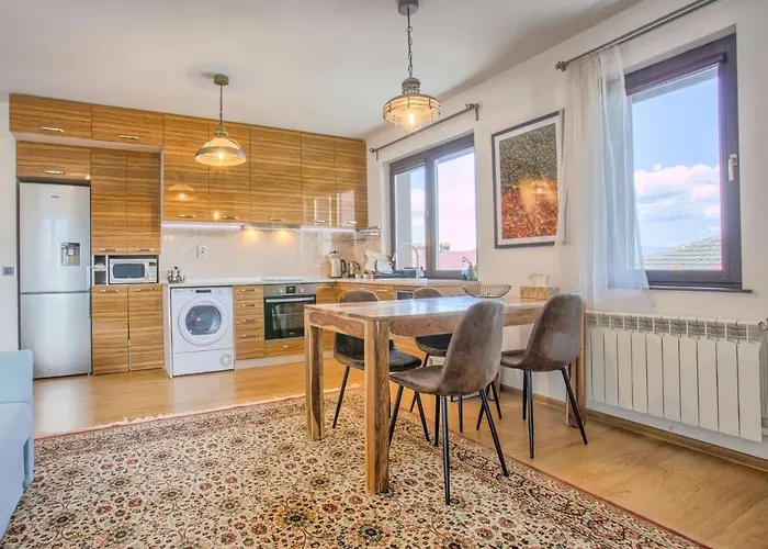 Pastels - 2bd In Trinity With Underground Parking By Flat Mаnager *