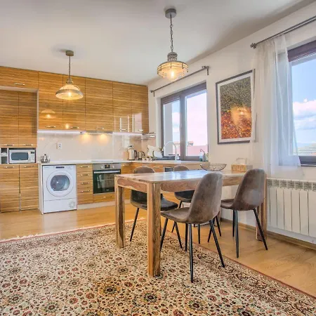 Pastels - 2bd In Trinity With Underground Parking By Flat Mаnager *