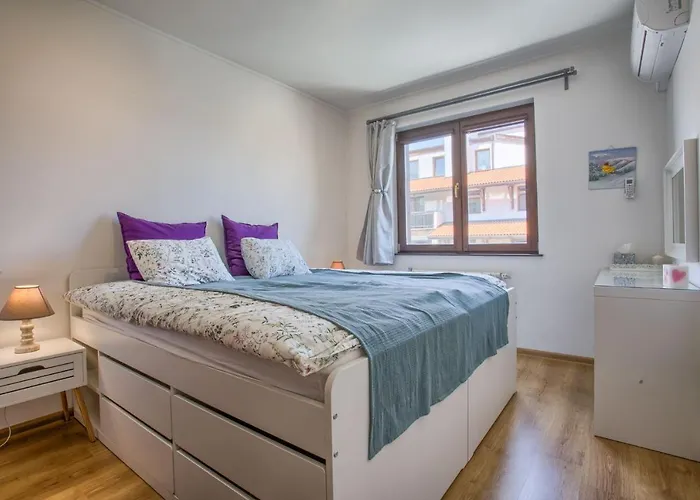 Pastels - 2bd In Trinity With Underground Parking By Flat Mаnager