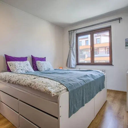 Pastels - 2bd In Trinity With Underground Parking By Flat Mаnager